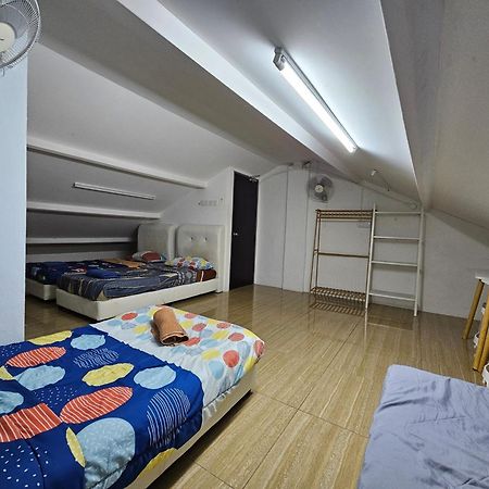 Color Mixed Home Hostel George Town Buitenkant foto