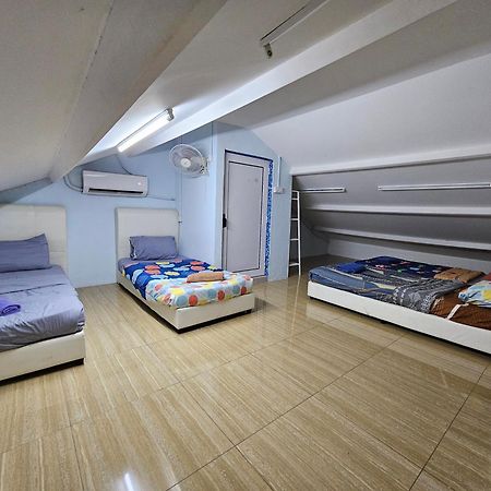 Color Mixed Home Hostel George Town Buitenkant foto