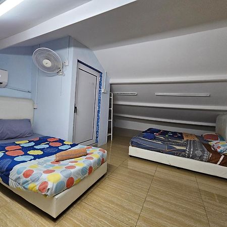Color Mixed Home Hostel George Town Buitenkant foto