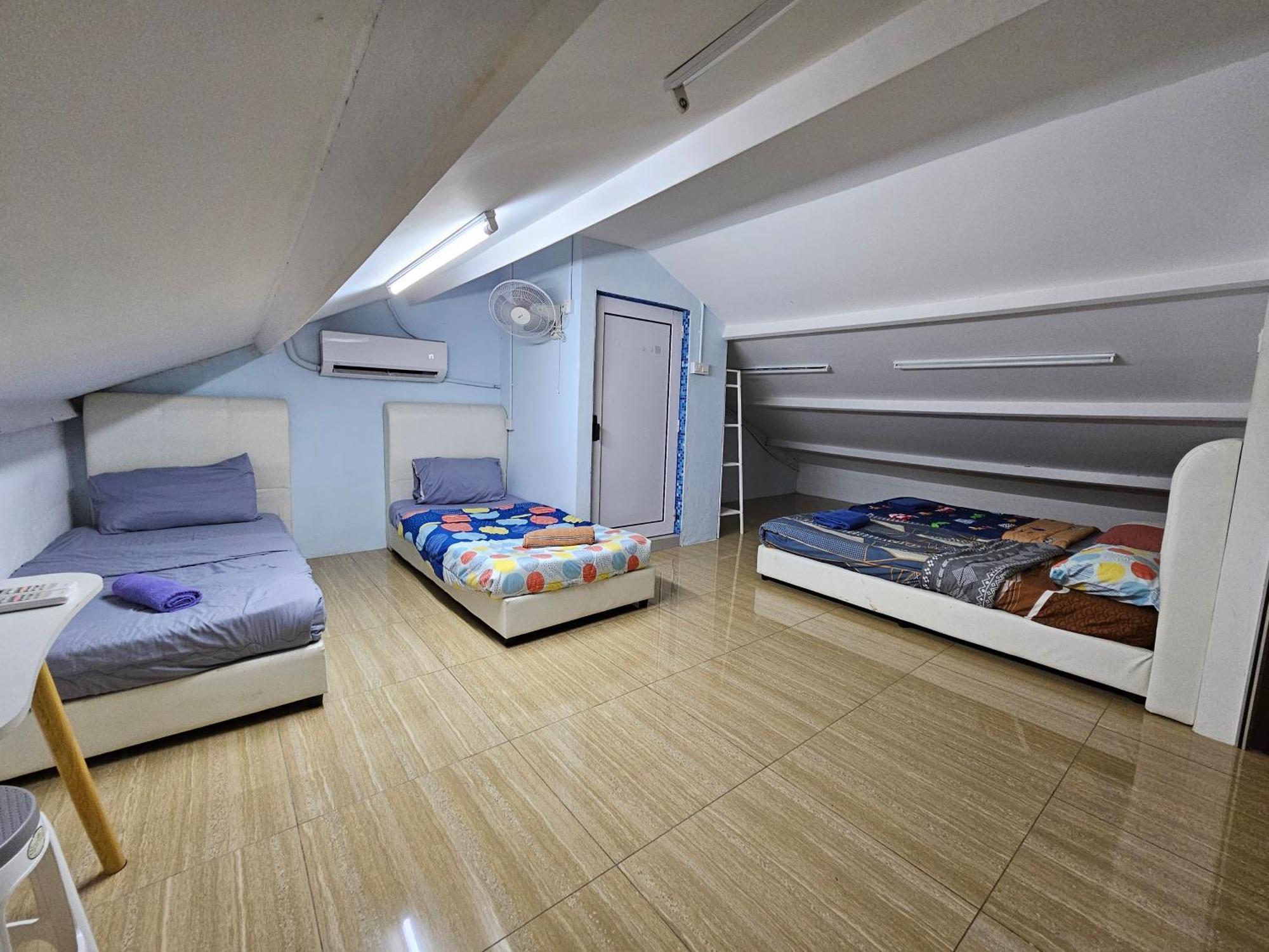 Color Mixed Home Hostel George Town Buitenkant foto
