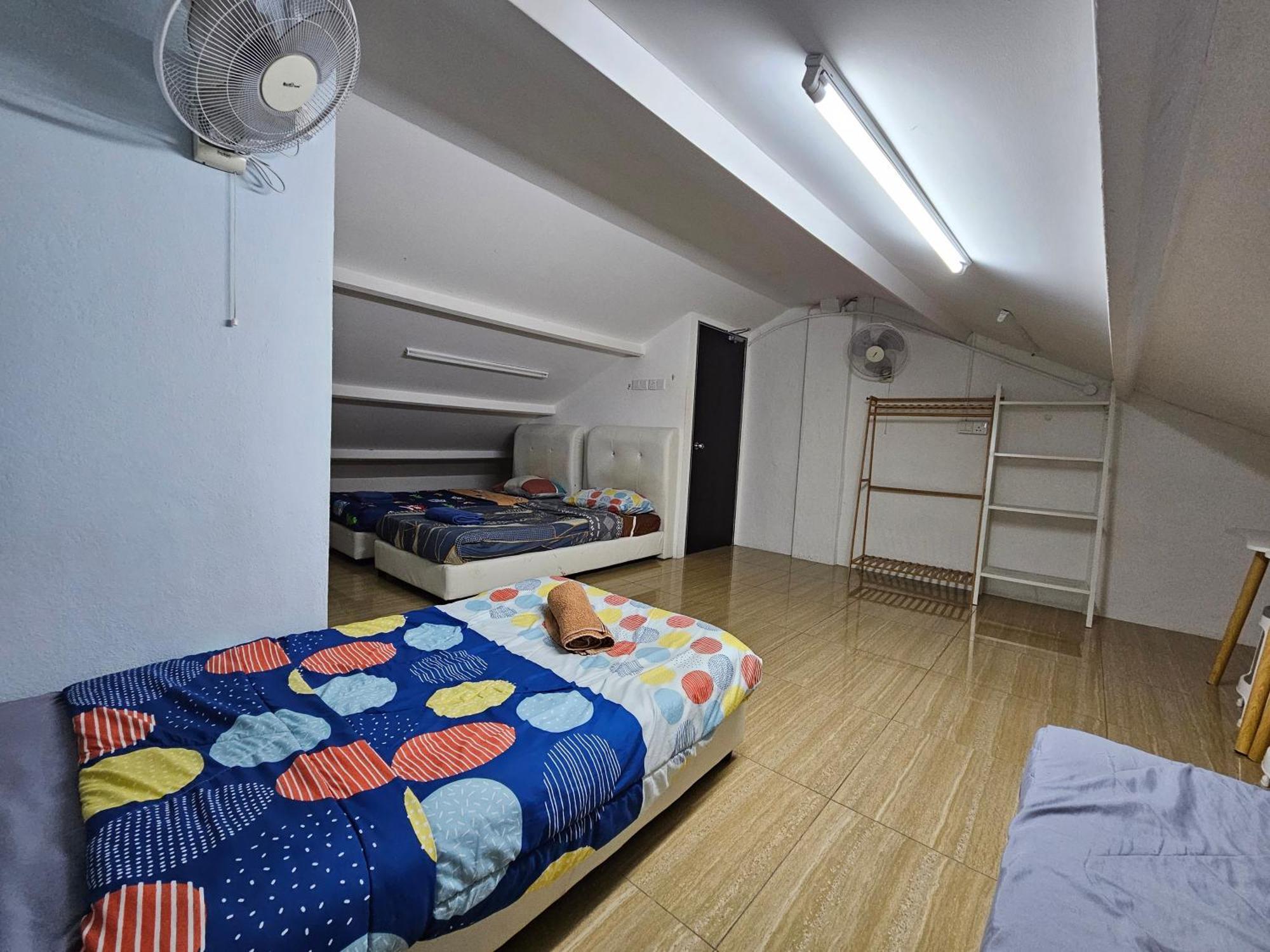 Color Mixed Home Hostel George Town Buitenkant foto
