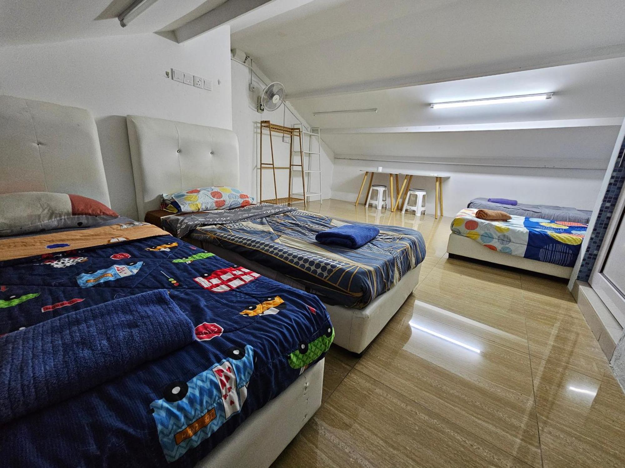 Color Mixed Home Hostel George Town Buitenkant foto